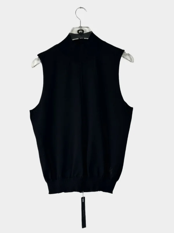 Sleeveless T-shirt